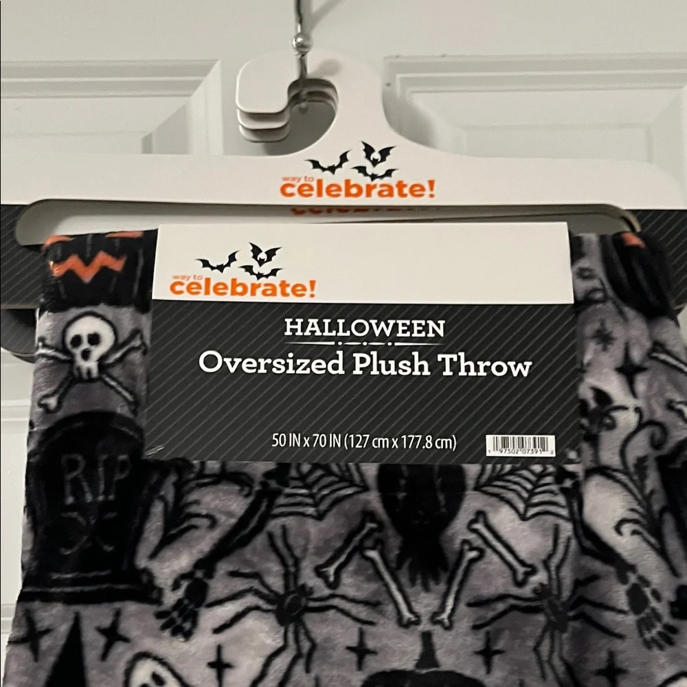 🎃 CELEBRATE HALLOWEEN OVERSIZED PLUSH THROW 50x70 Blanket